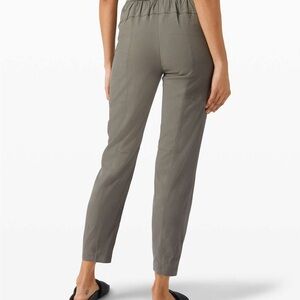 NWT Lululemon Dynamic Days Pant in Grey Sage, Size 28